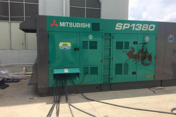 三穗为什么有些柴油发电机组的输出电压可以调节？