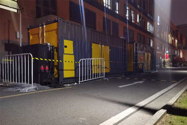 三穗柴油发电机组的输出电压是如何调节的？