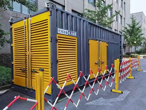 三穗如何使用转速表检查发动机的转速？